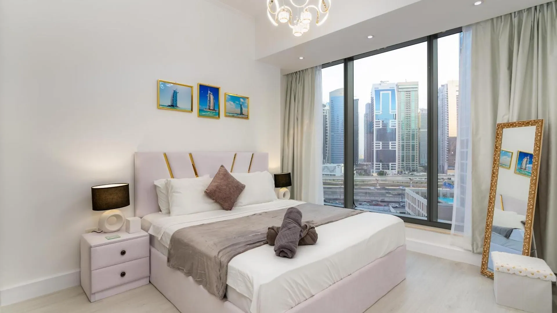 White Sage Opulence At Silverene Towers 1Br Dubai Marina