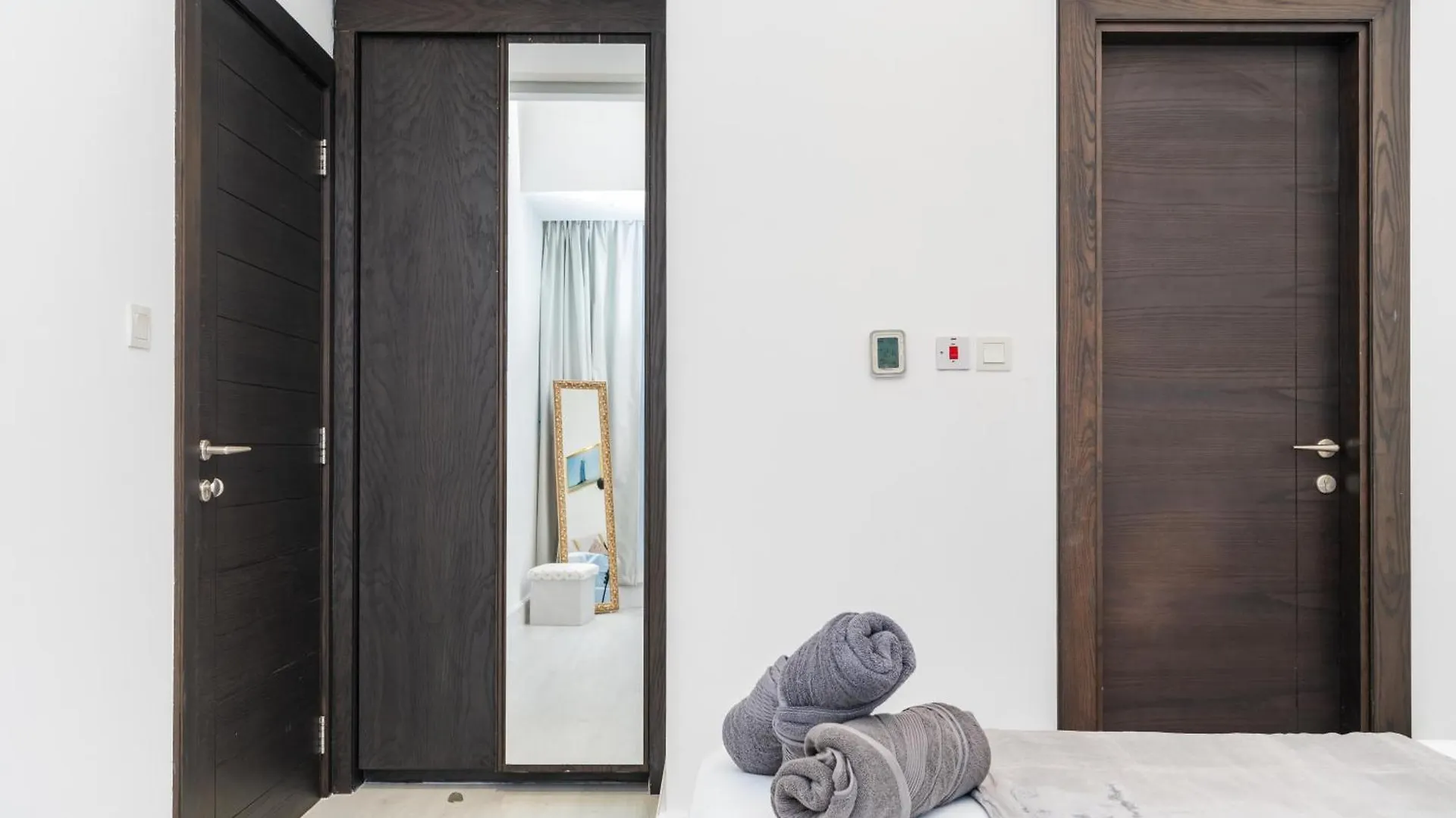 White Sage Opulence At Silverene Towers 1Br Dubai Marina Apartment