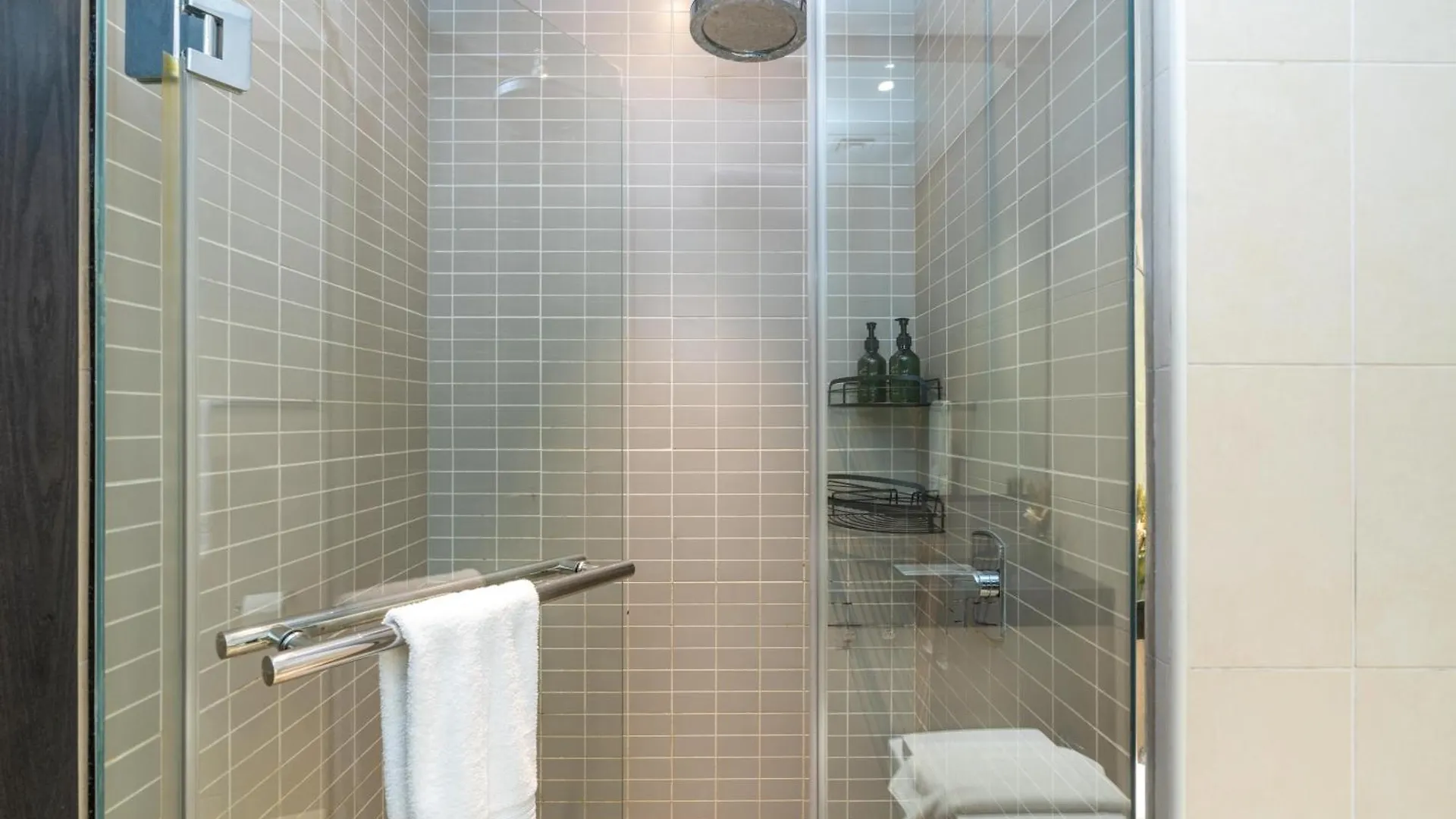 White Sage Opulence At Silverene Towers 1Br Dubai Marina United Arab Emirates