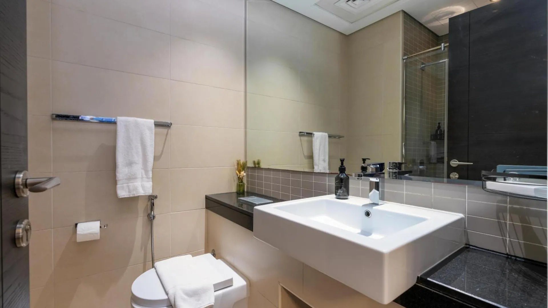 White Sage Opulence At Silverene Towers 1Br Dubai Marina Apartment