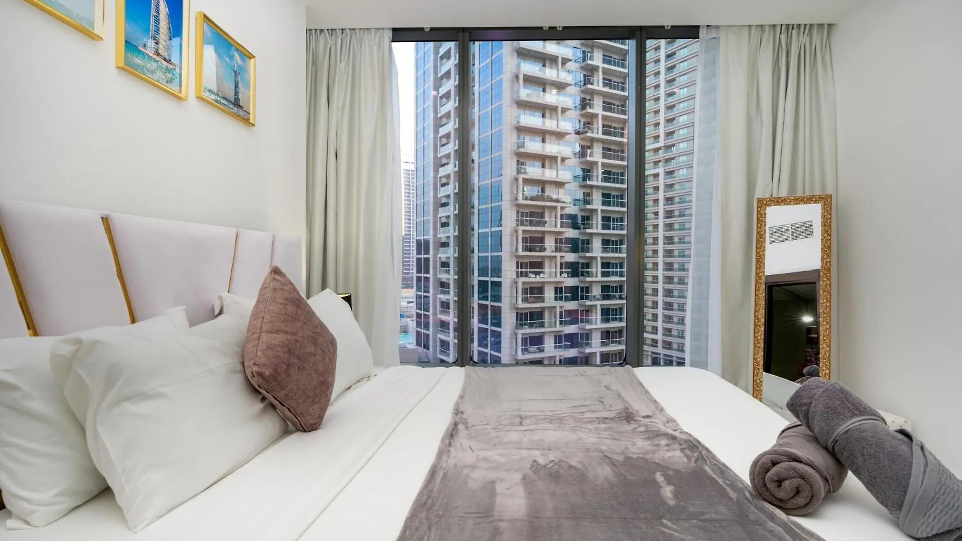 White Sage Opulence At Silverene Towers 1Br Dubai Marina United Arab Emirates